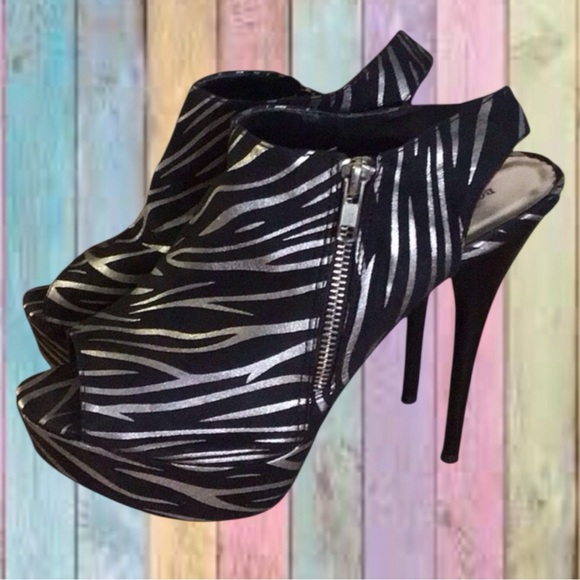 Body Central Shoes - BODY CENTRAL BLACK SILVER ANIMAL PRINT HEELS